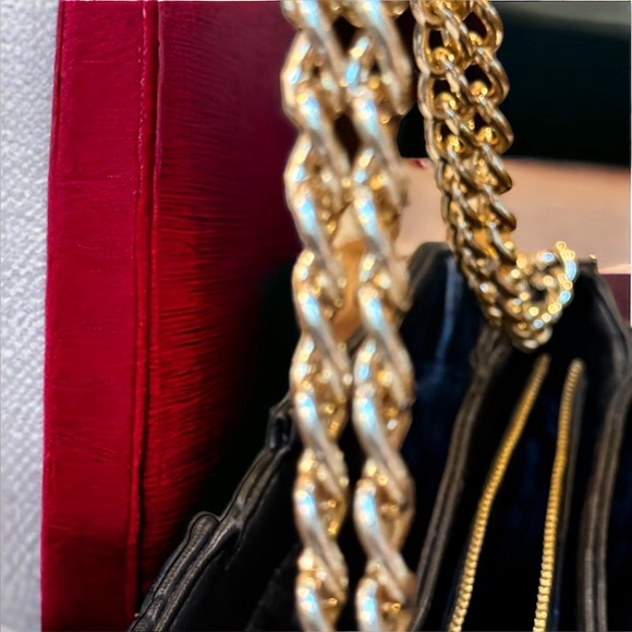 Steve Madden quilted purse. Like new. Gold hardware - Picture 3 of 15